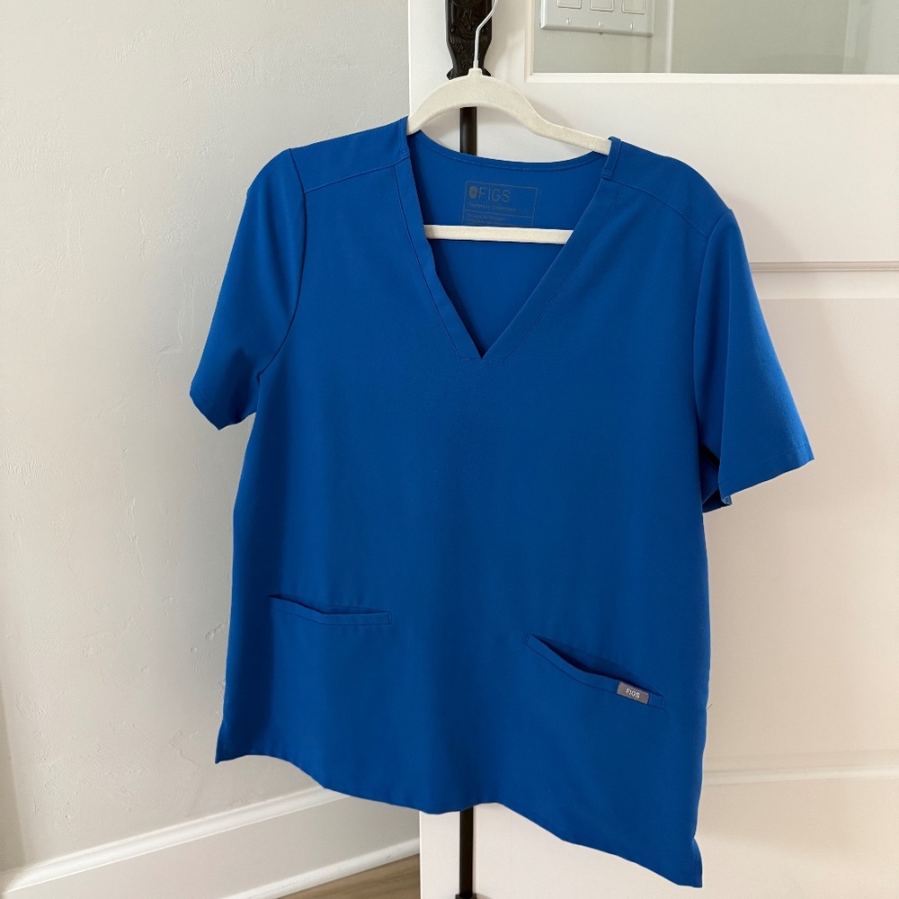 FIGS Casma ROYAL BLUE Three-Pocket Scrub Top - Size Large